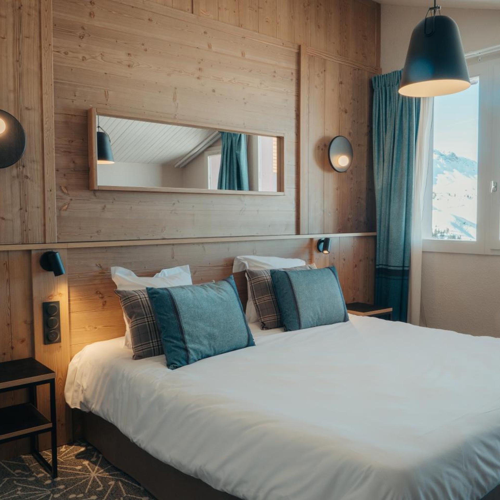 Room, Double or Twin Bed, Slope View