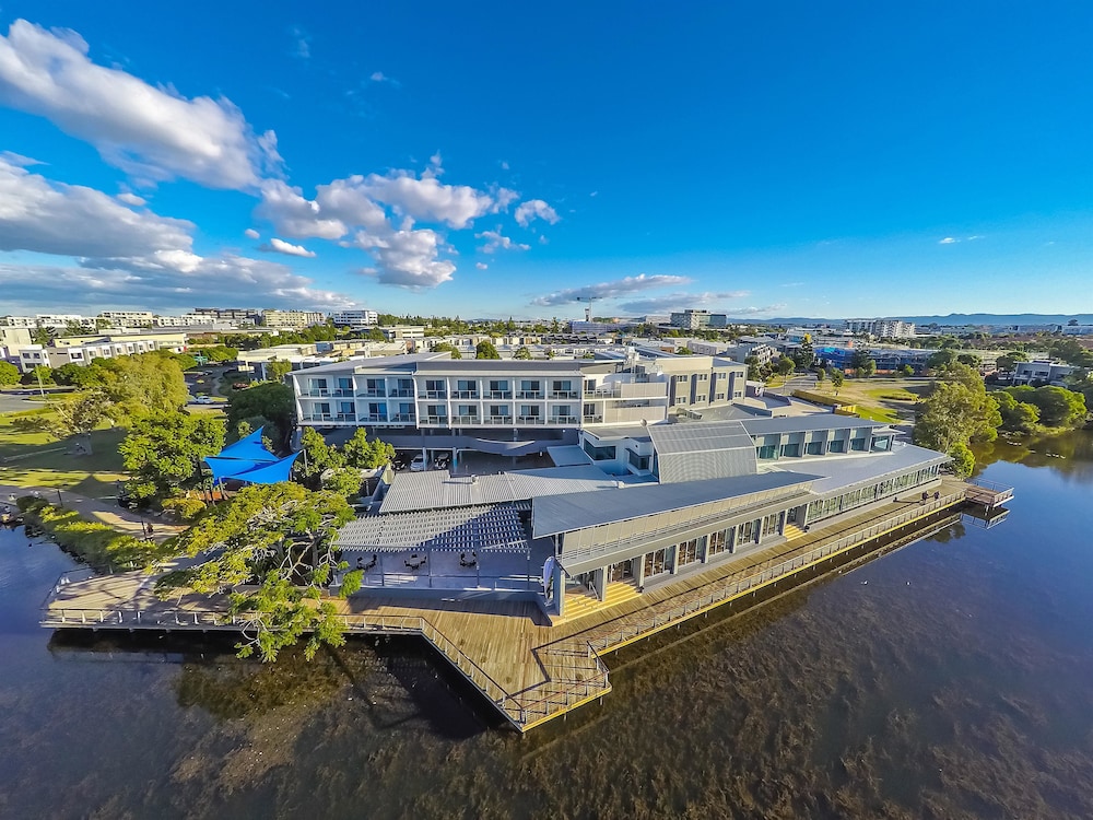 Best Western Plus North Lakes Hotel 1/50