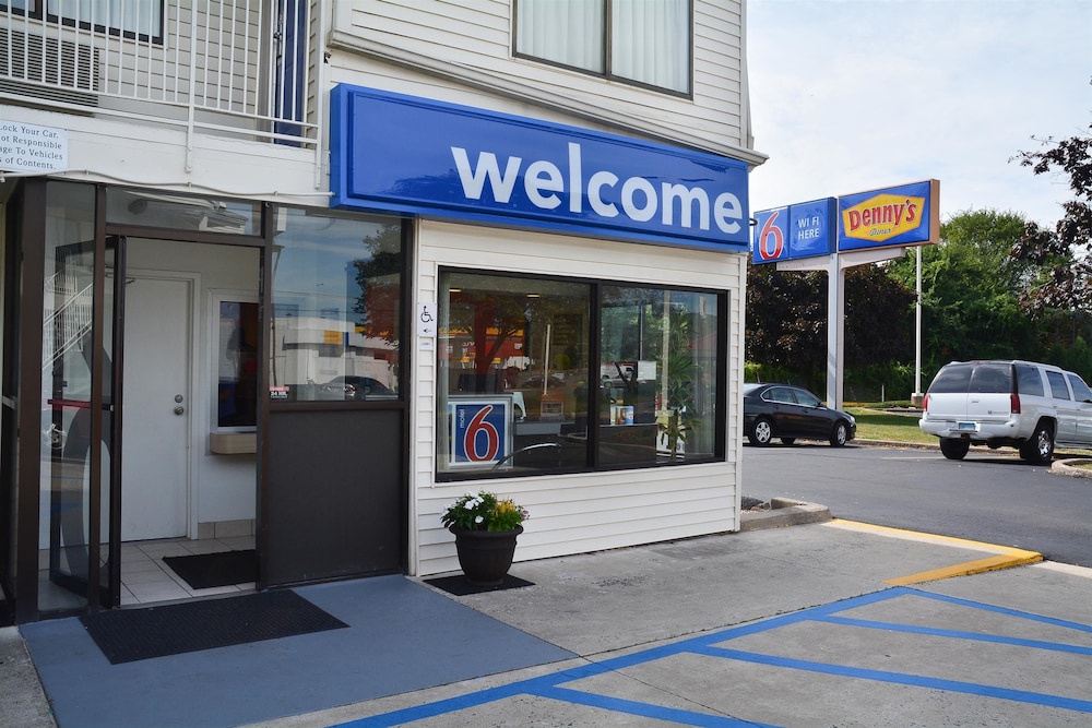 Motel6 Southington, CT - Hartford in SOUTHINGTON - CT