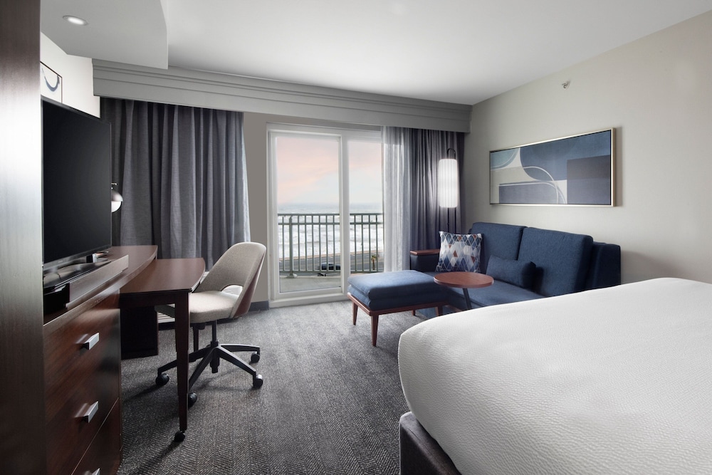 Courtyard by Marriott Galveston Island 10/50