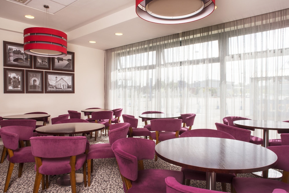 HOLIDAY INN EXPRESS LEICESTER CITY 43/58
