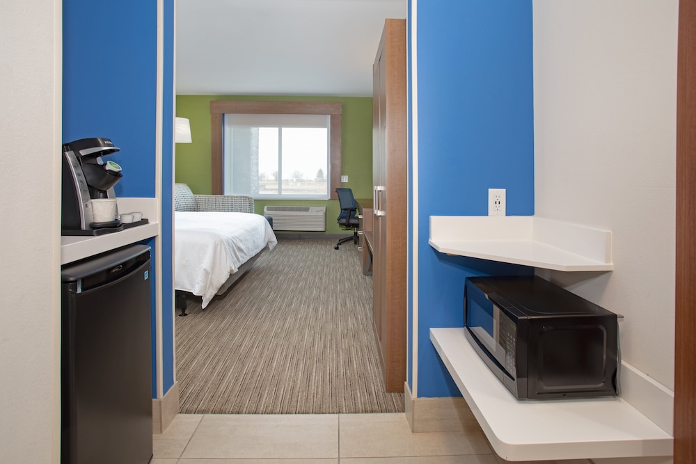 Holiday Inn Express & Suites Goodland I-70 43/45