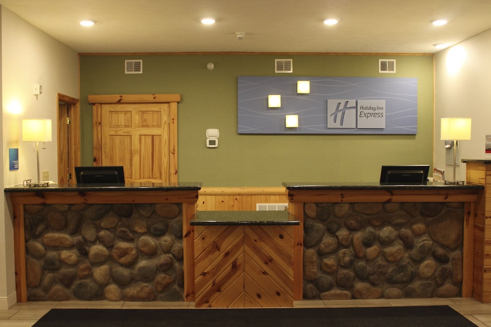 Holiday Inn Express Munising-Lakeview 9/68