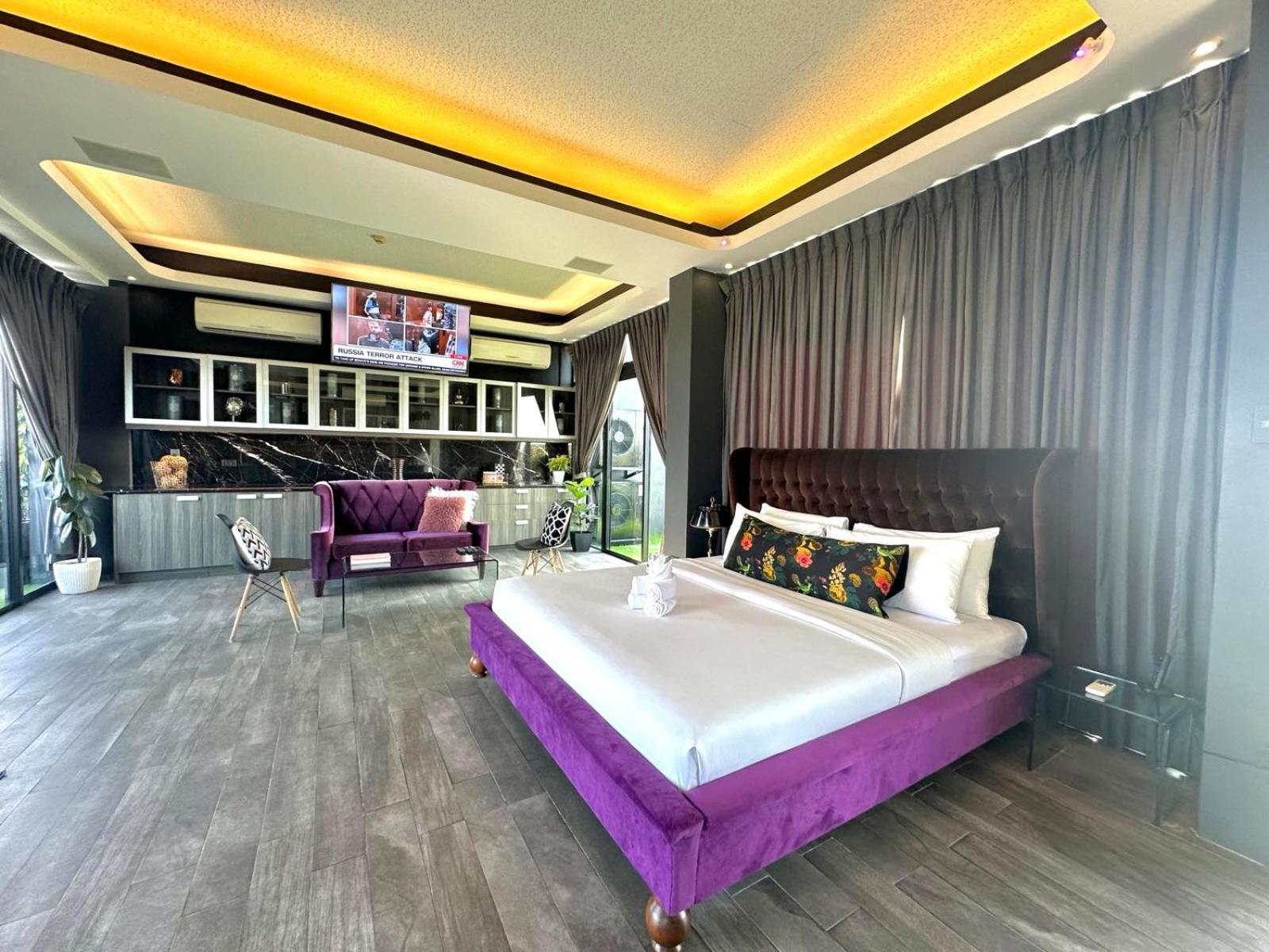 Penthouse, Villa, Sofa