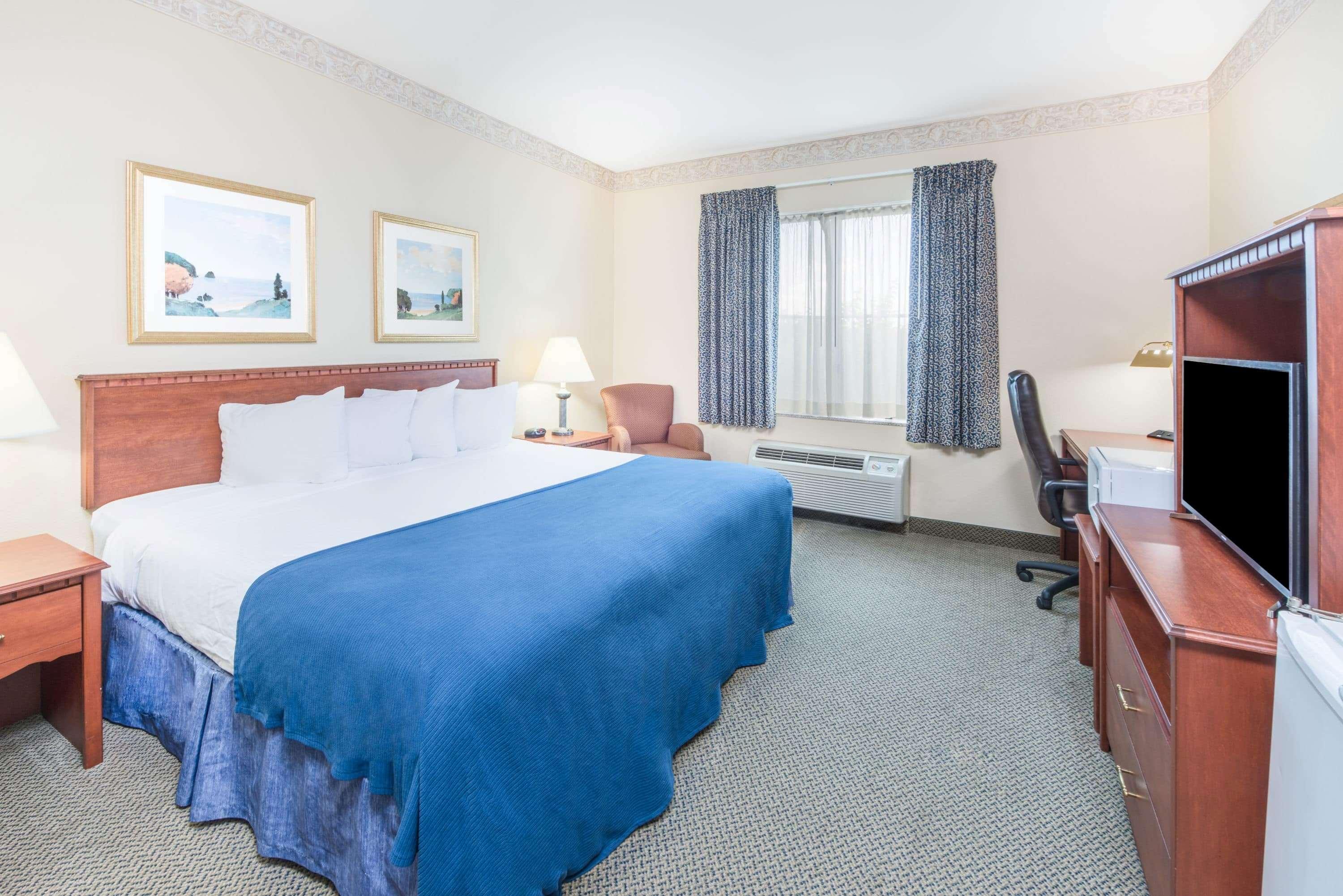 Efficiency, King Bed
