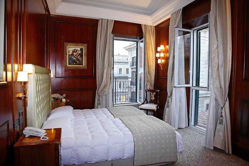 Standard Triple Room.