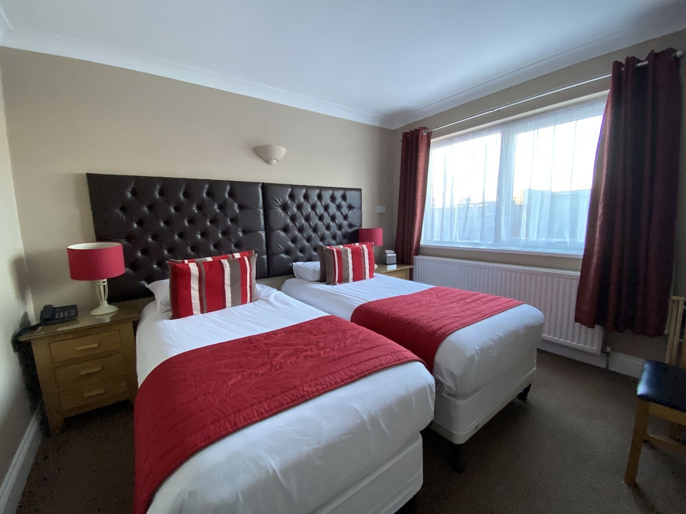 Camelia Hotel 8/76