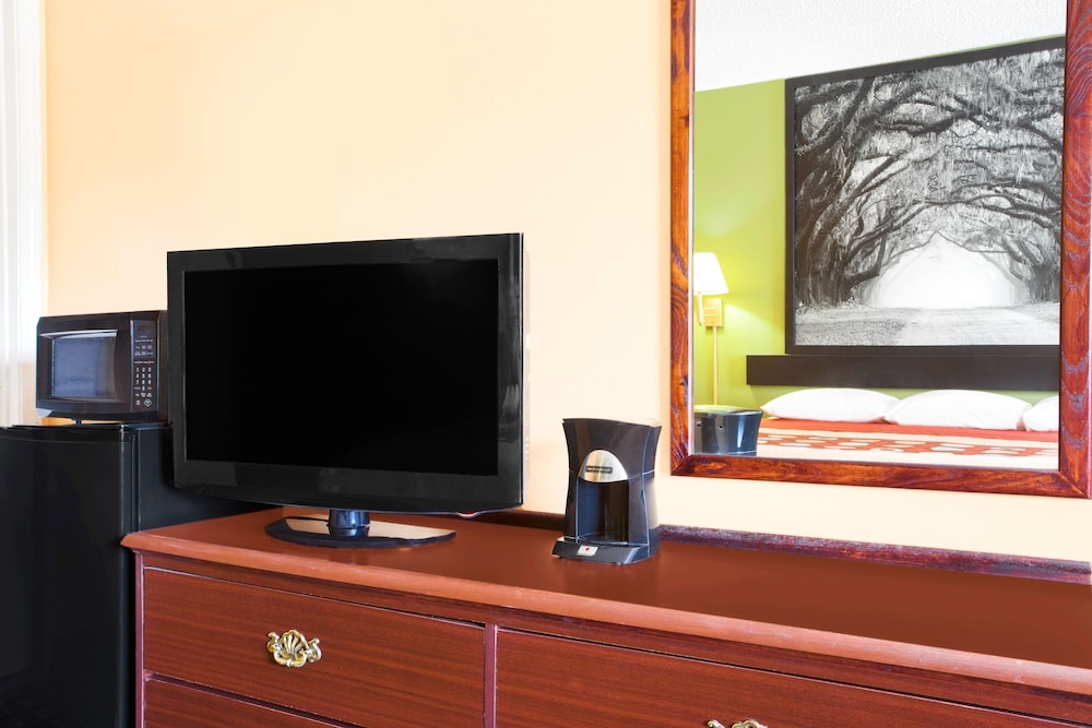 Americas Best Value Inn Darien 35/38