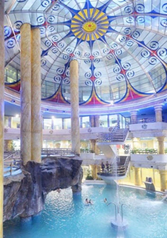 swimming pool spa