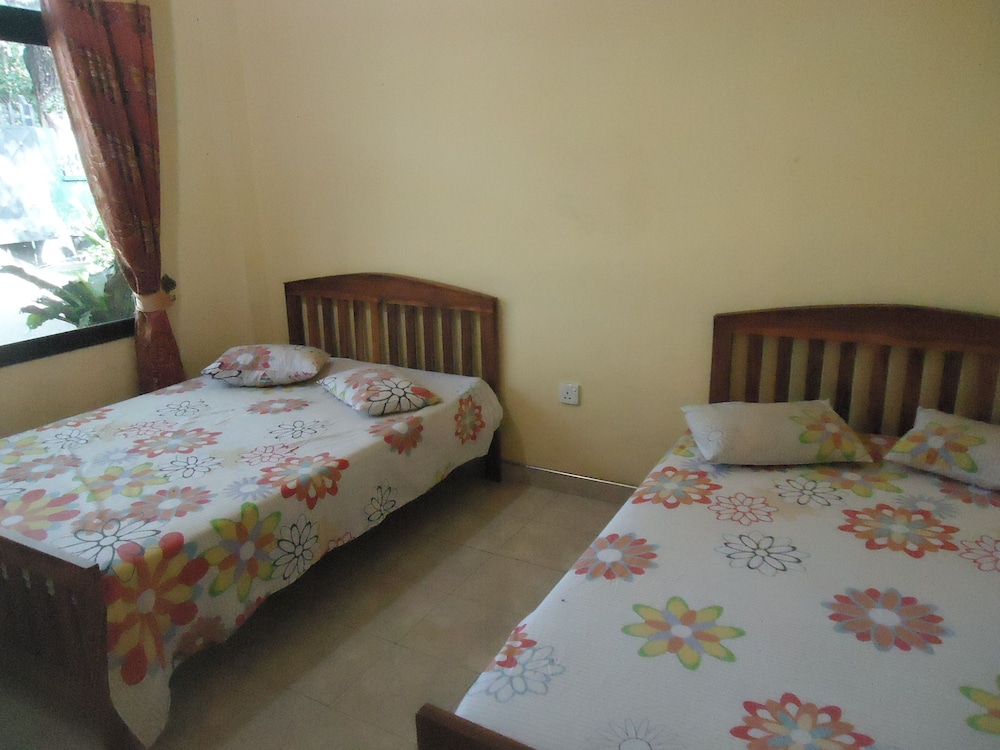 ROOM, DOUBLE BED