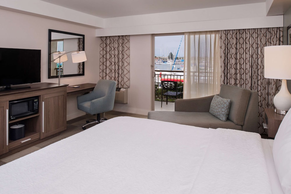 Hampton Inn Channel Islands Harbor 17/65
