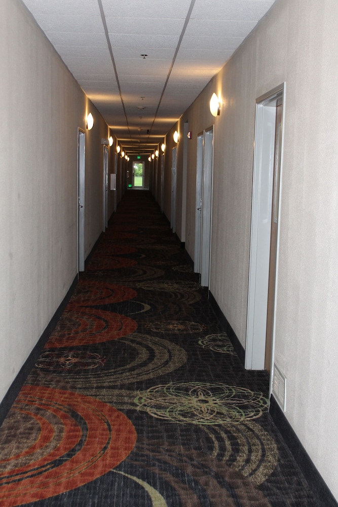 Super 8 by Wyndham Valparaiso 13/23