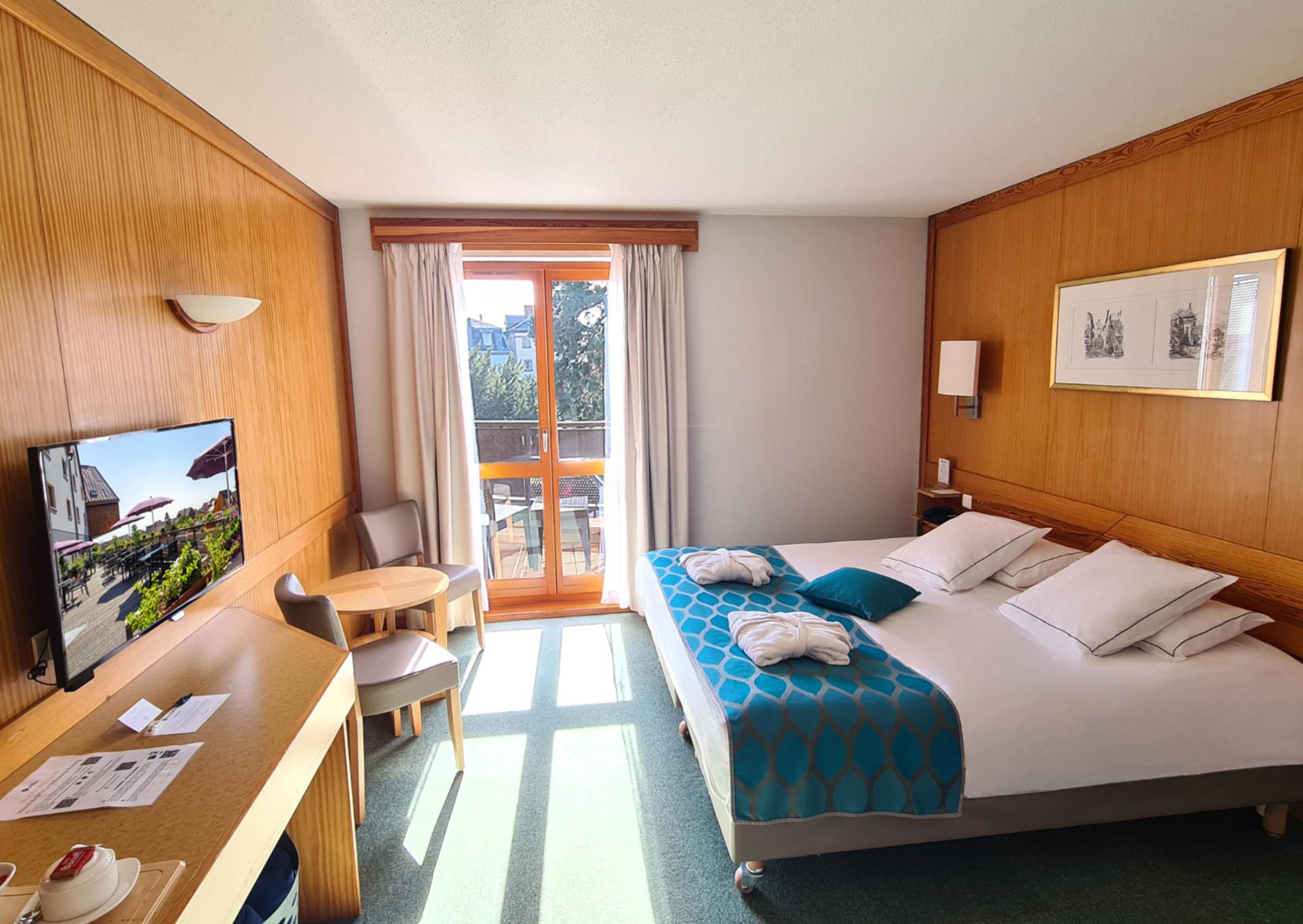 Superior, King Bed, Bath and Shower, Balcony