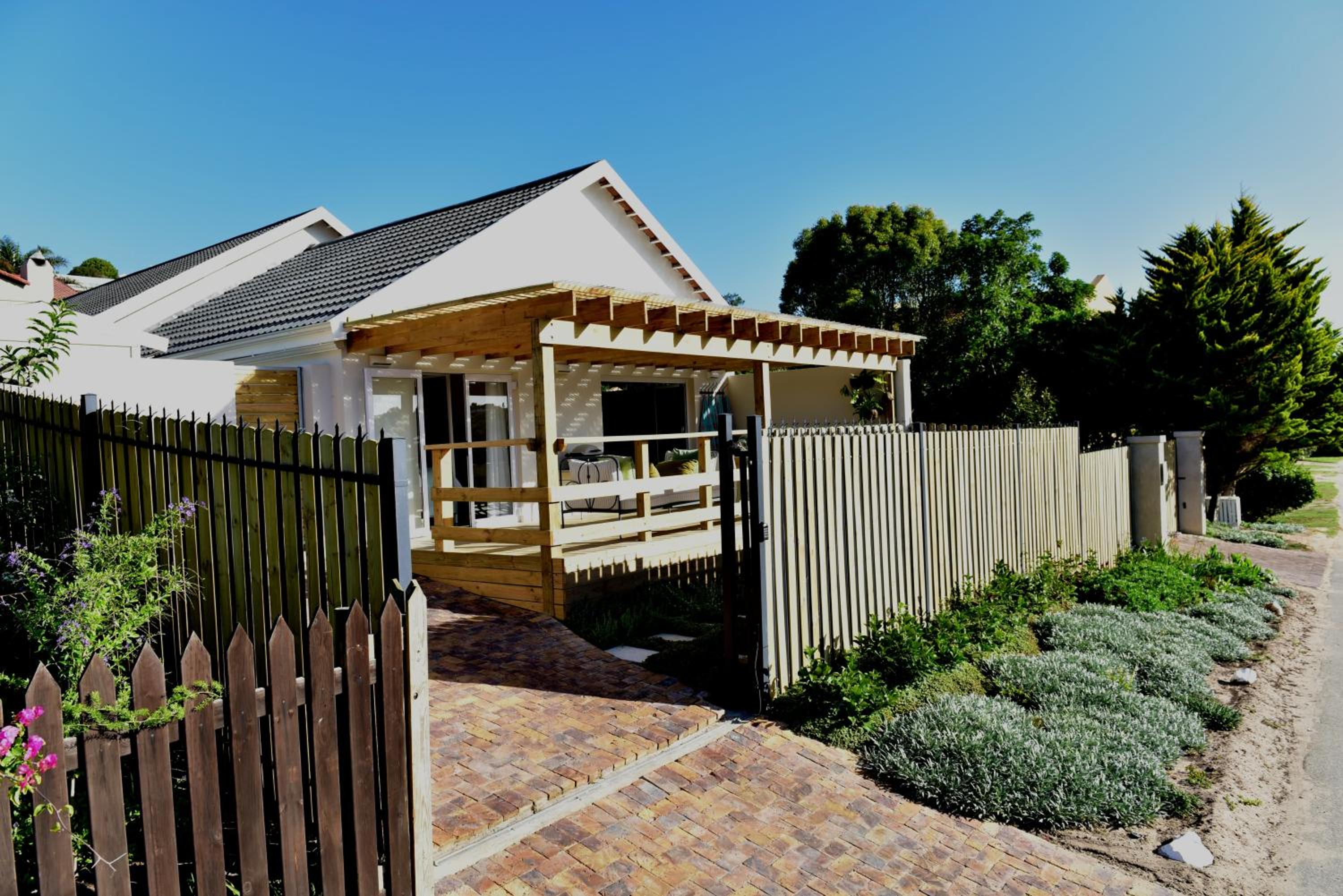 Garden Suite 15/16