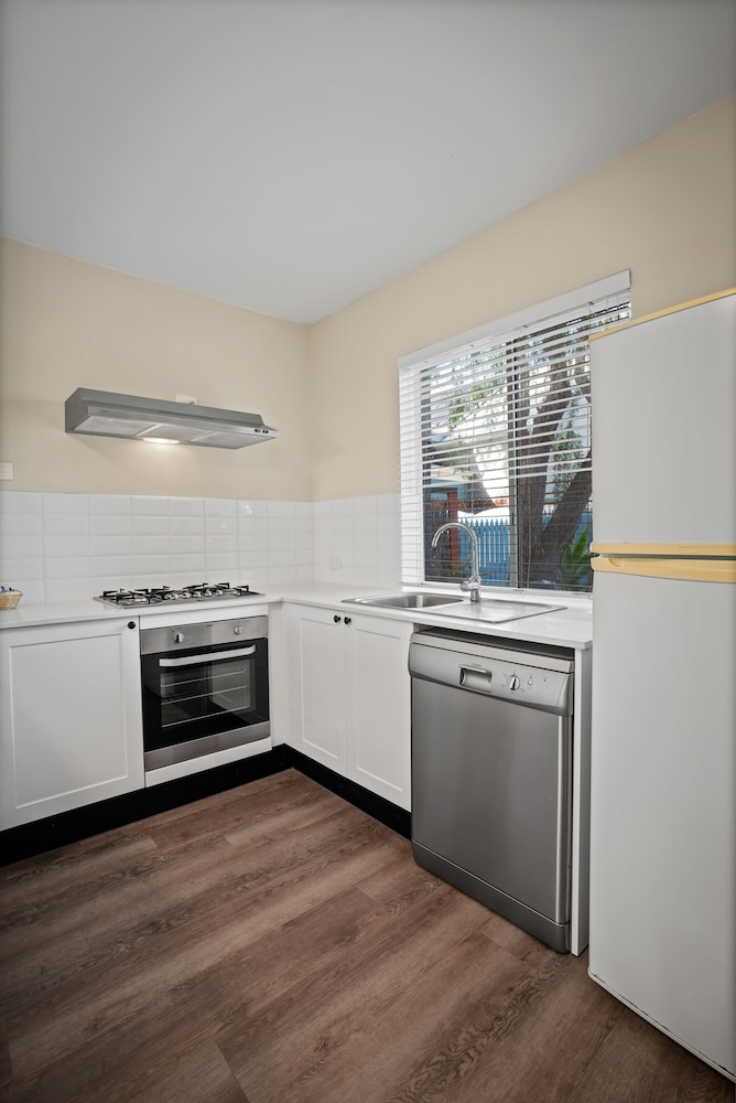 2 Bedrooms, Villa, King and Twin Beds, Beach Front، Broadwater Beach Resort Busselton 8/10