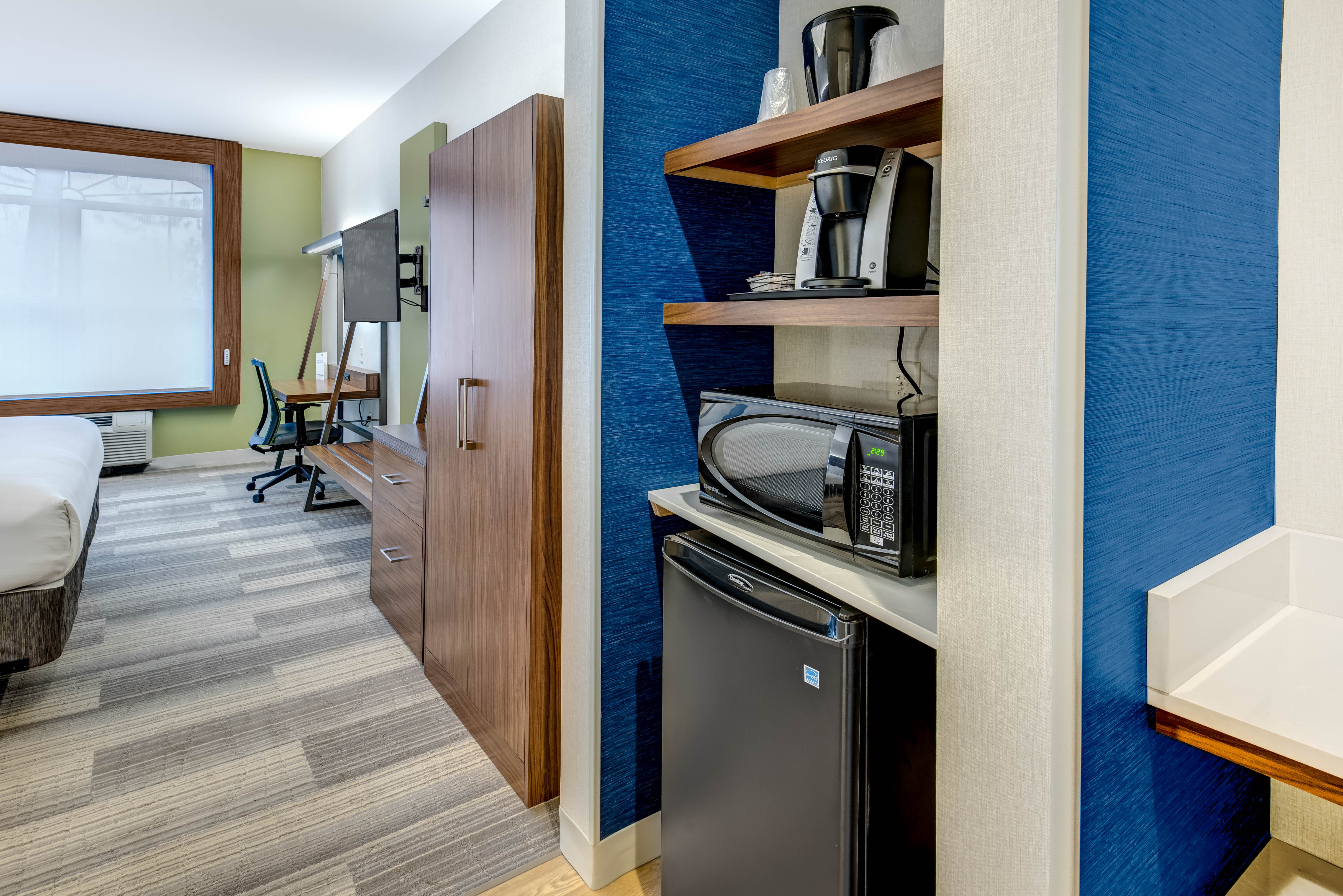 Holiday Inn Express Woodbridge 64/64