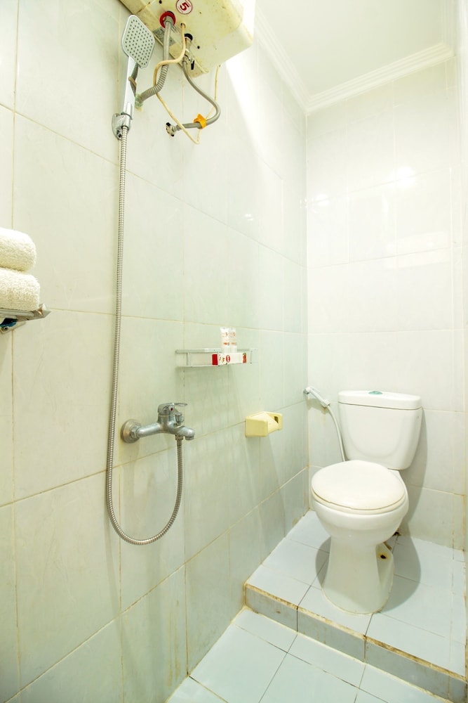 RedDoorz Plus At Hotel Sofia Pangandaran 26/27