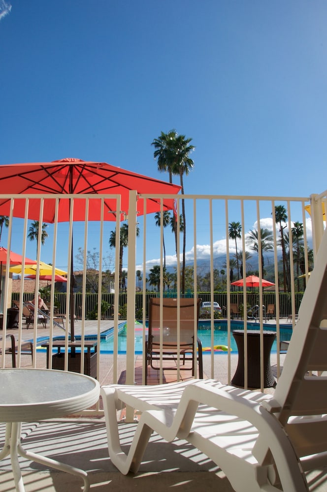 Delos Reyes Palm Springs 13/63