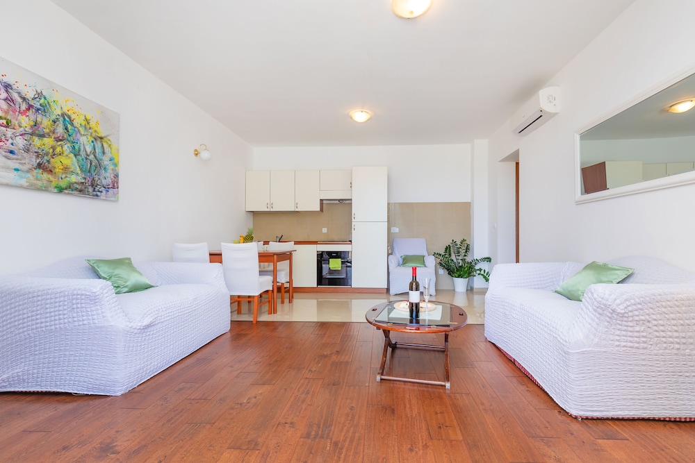 Residences Island View 3/34
