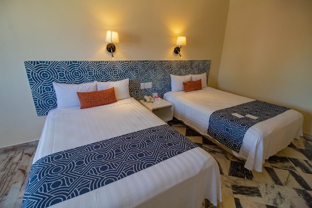 Oceano Palace Beach Hotel 8/50