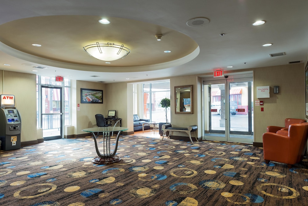 Howard Johnson Plaza by Wyndham by the Falls / Niagara Falls 42/50