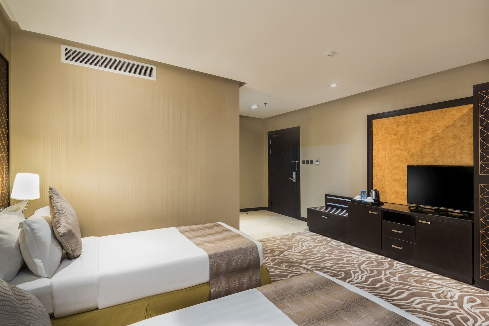 DELUXE, TWIN BEDS