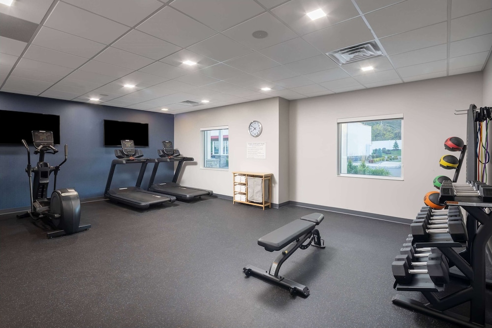 Microtel Inn and Suites by Wyndham Macedon 12/25