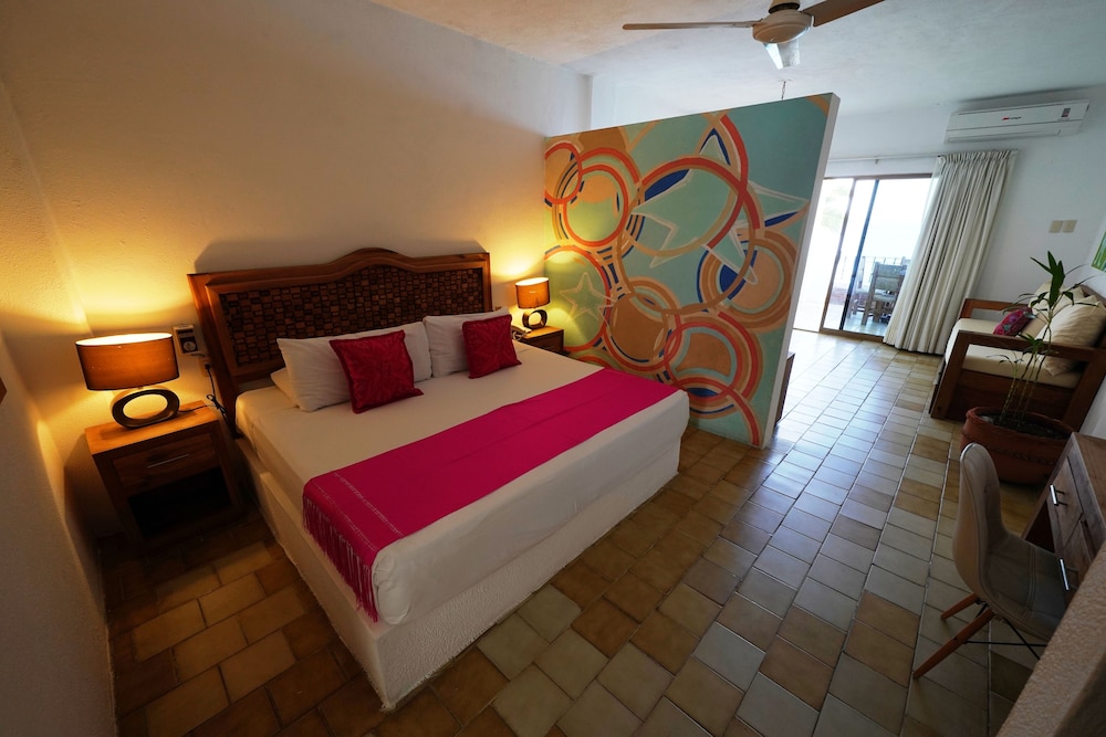 Emperador Vallarta Beachfront Hotel and Suites 14/74