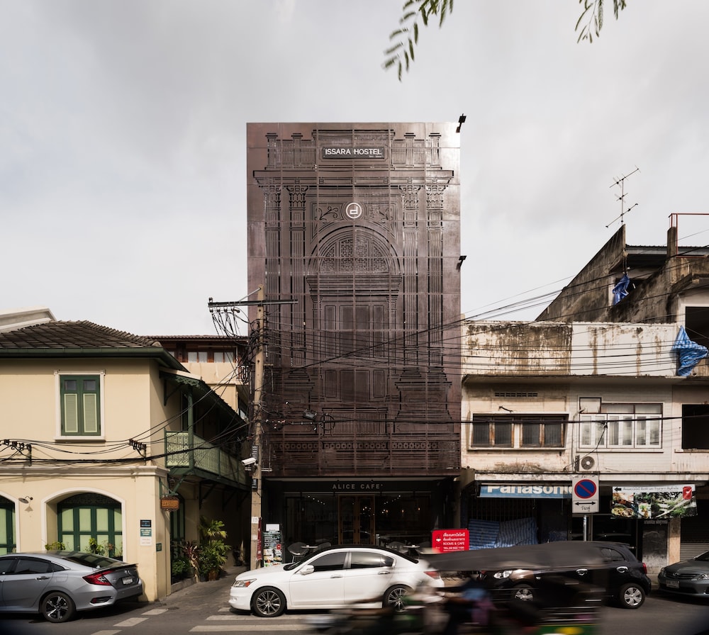 Issara By D Hostel 88/93