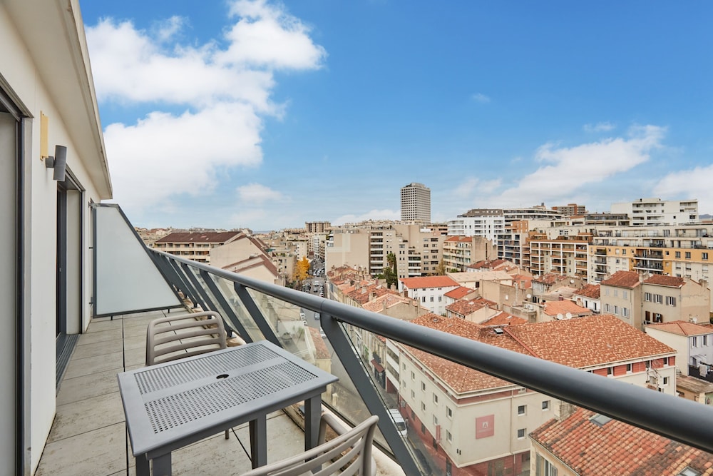 Appart hotel Odalys City Marseille Centre Parc Chanot Velodrome in MARSEILLE