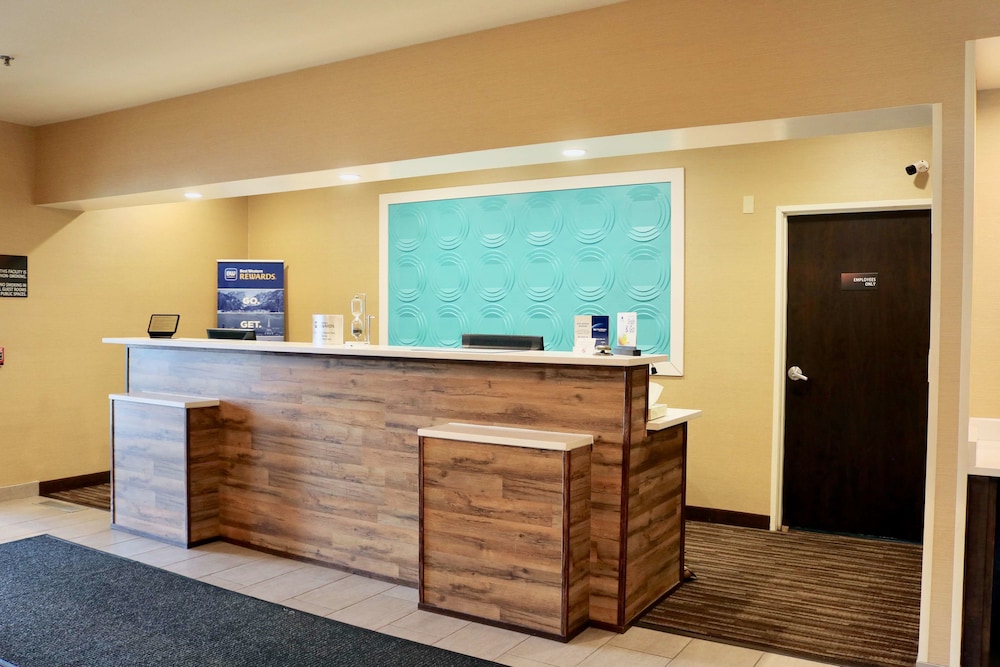 Best Western Fostoria Inn & Suites 4/18