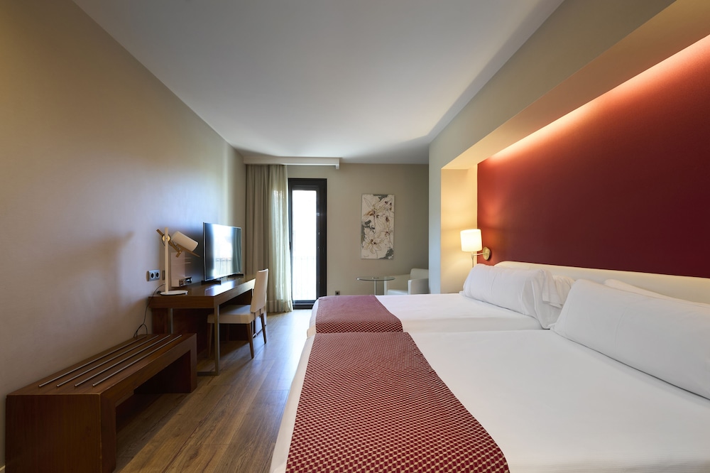 ROOM, DOUBLE BED