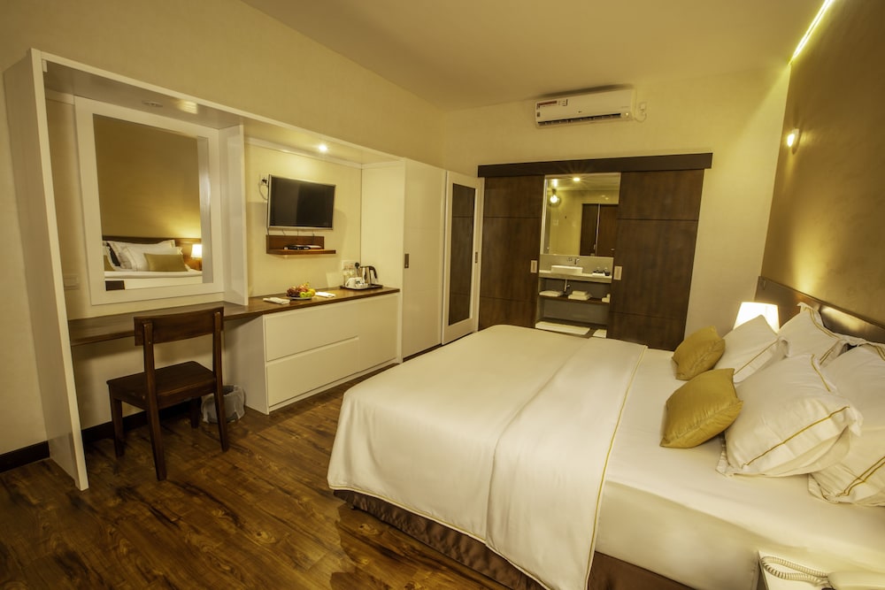 DELUXE, KING BED, COURTYARD VIEW
