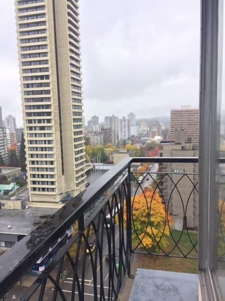 Tropicana Suite Hotel 27/29