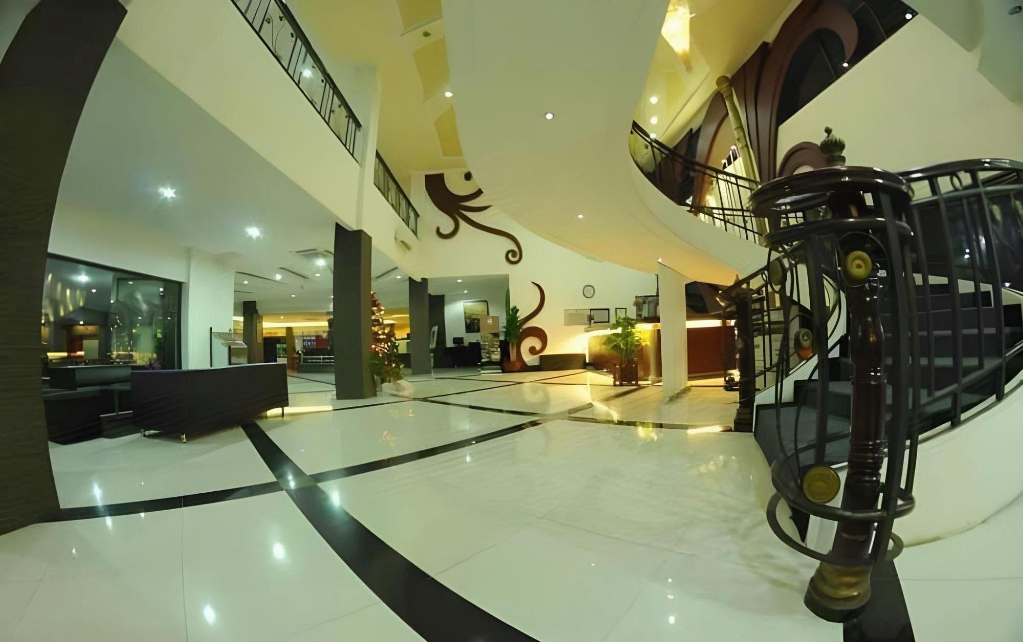Swarna Dwipa Hotel 11/54