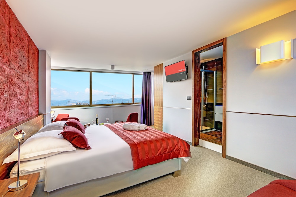 Horizon Luxury Suites 9/50