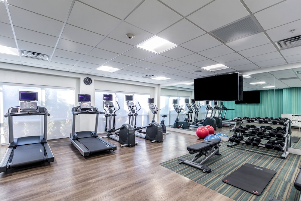Holiday Inn Express Suites Jersey City North Hoboken 23/39