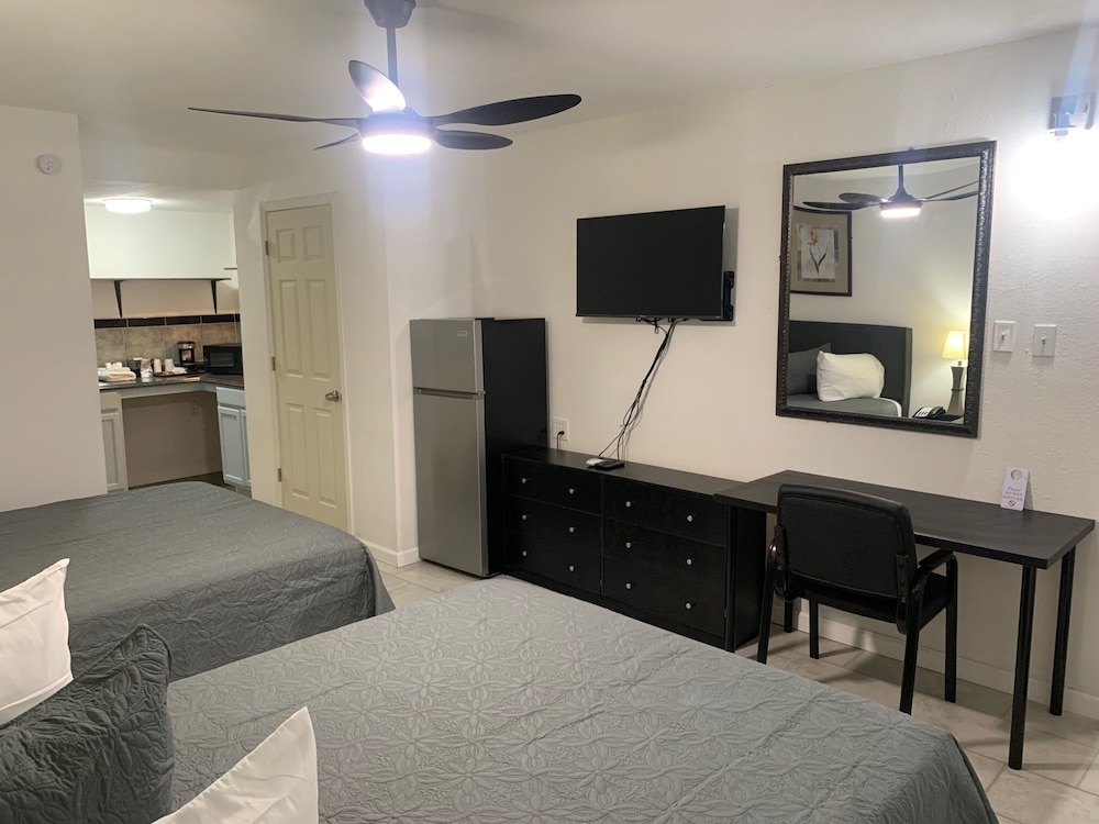 R Nite Star Inn & Suite 49/65