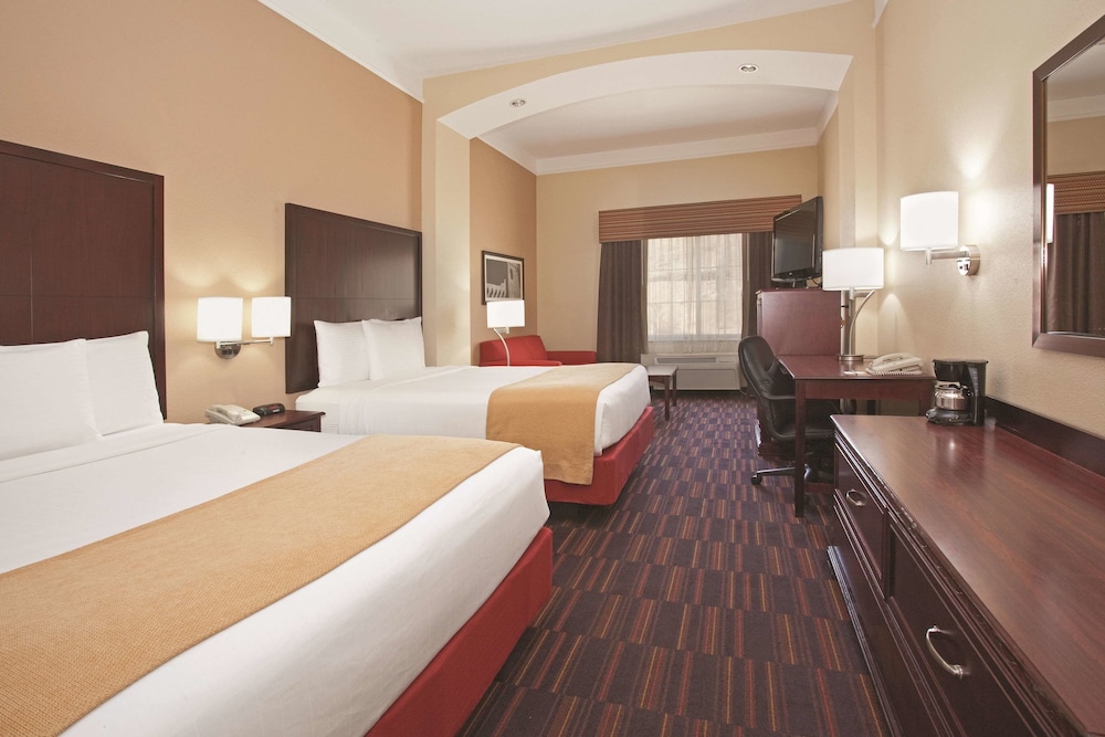 La Quinta Inn & Suites by Wyndham Albuquerque Midtown 15/57