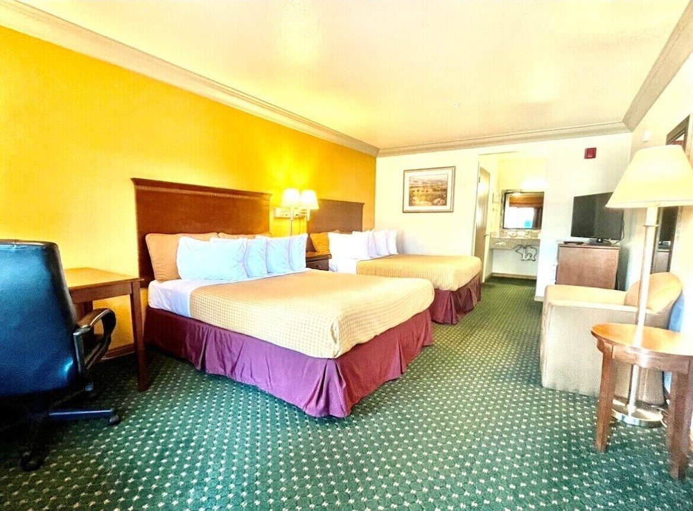 Cloverdale Wine Country Inn and Suites 8/47