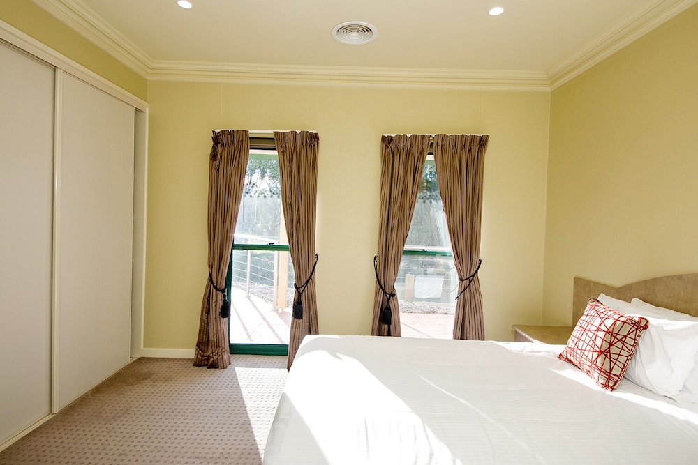 Yarrawonga Mulwala Golf Club Resort 28/86