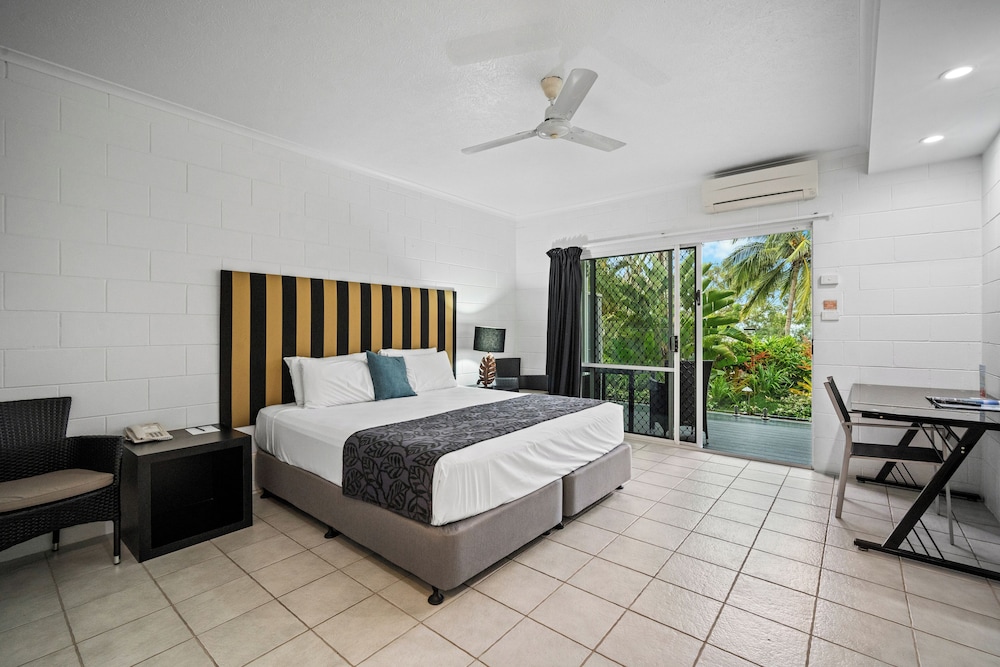Colonial Palms Motor Inn 17/67