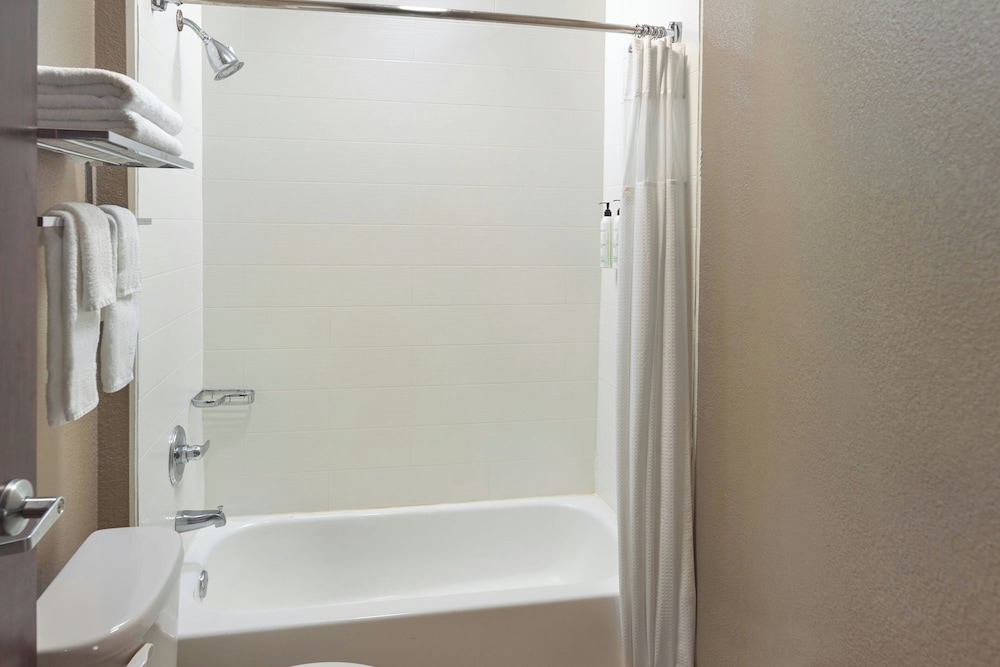 جناح بسرير كينج مع سرير سحّاب إضافي لذوي الإعاقة، SpringHill Suites by Marriott Atlanta Six Flags 4/5