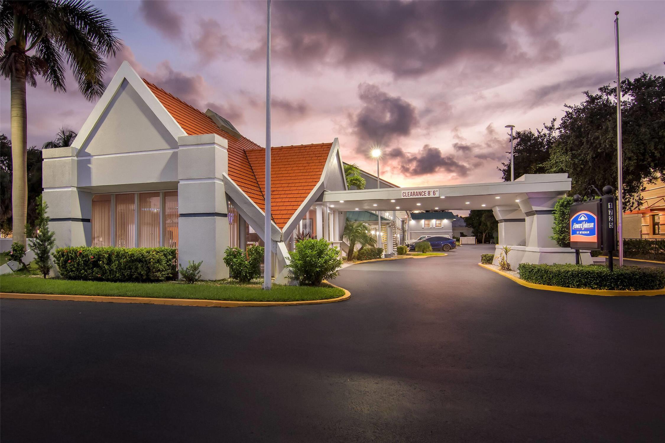 Howard Johnson By Wyndham Vero Beach / Downtown 2/22