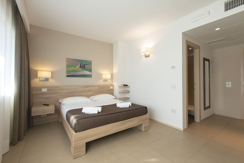 Executive, Single, Queen Bed, Kitchenette