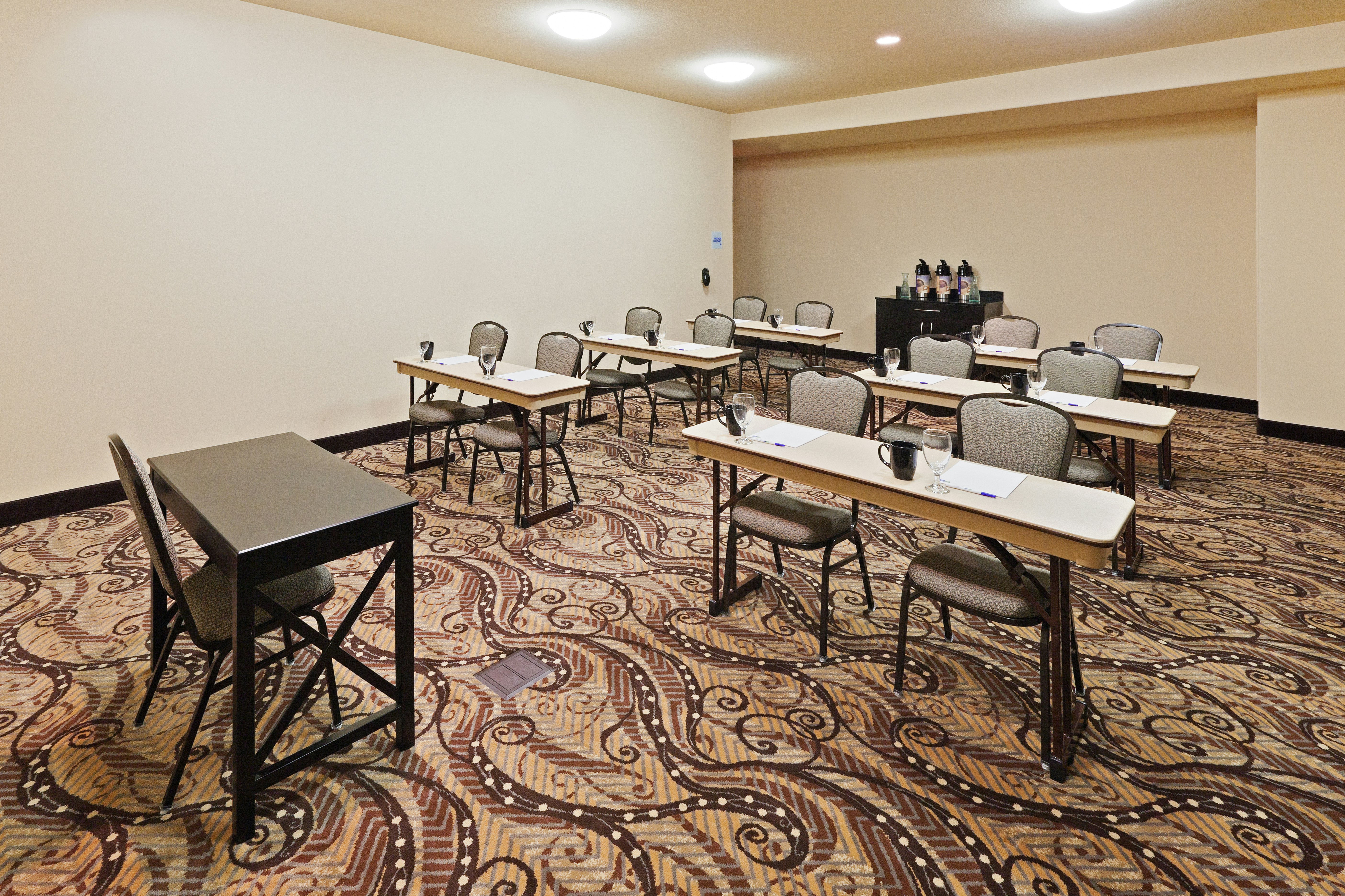Holiday Inn Express Hotel Suites Oklahoma City Nw Quail Springs 68/76