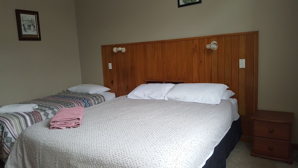جناح بسرير مزدوج وسرير فردي وسرير كوين في الملحق، Ariki Backpackers 3/10