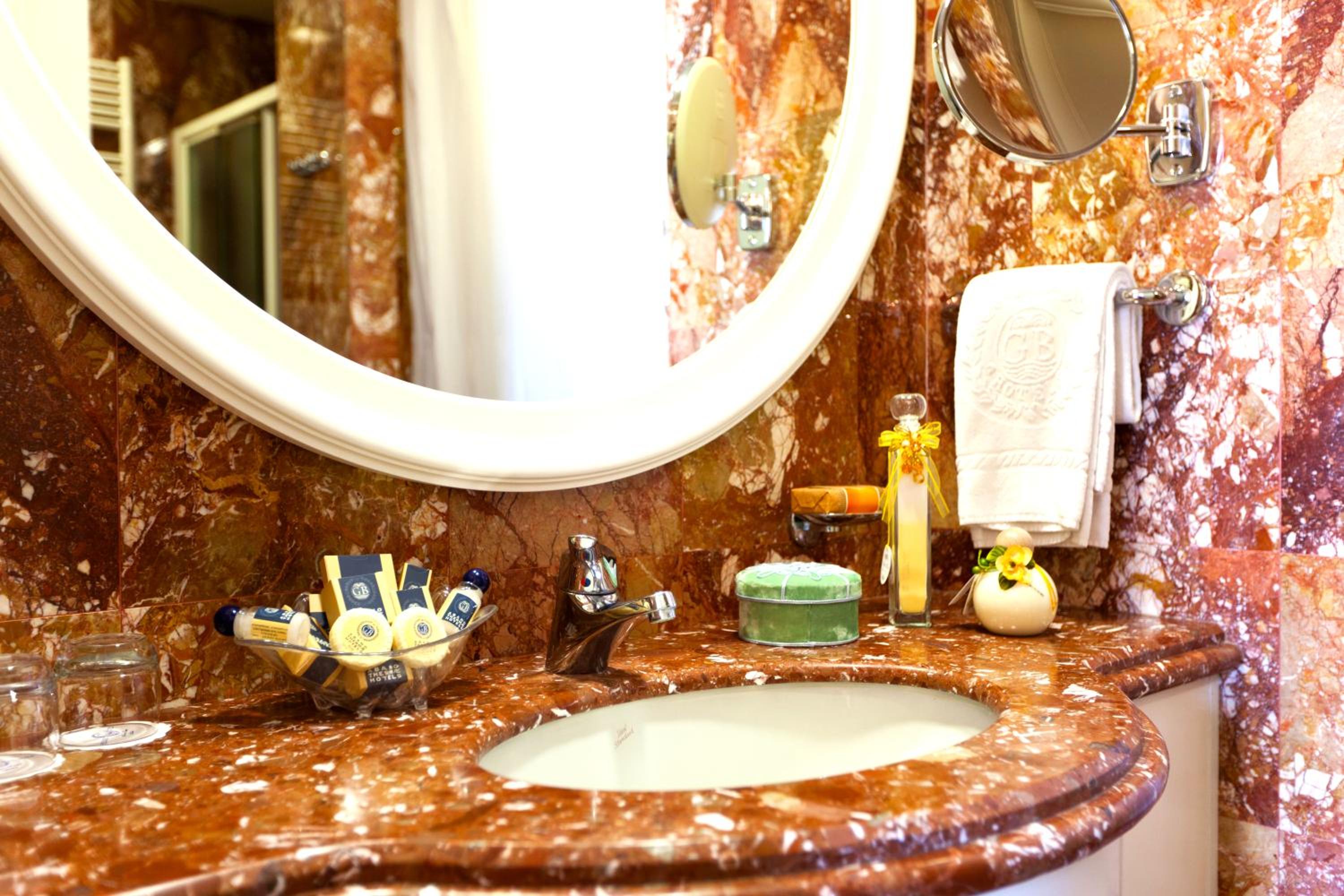 جناح جونيور، Hotel Terme Metropole 3/3