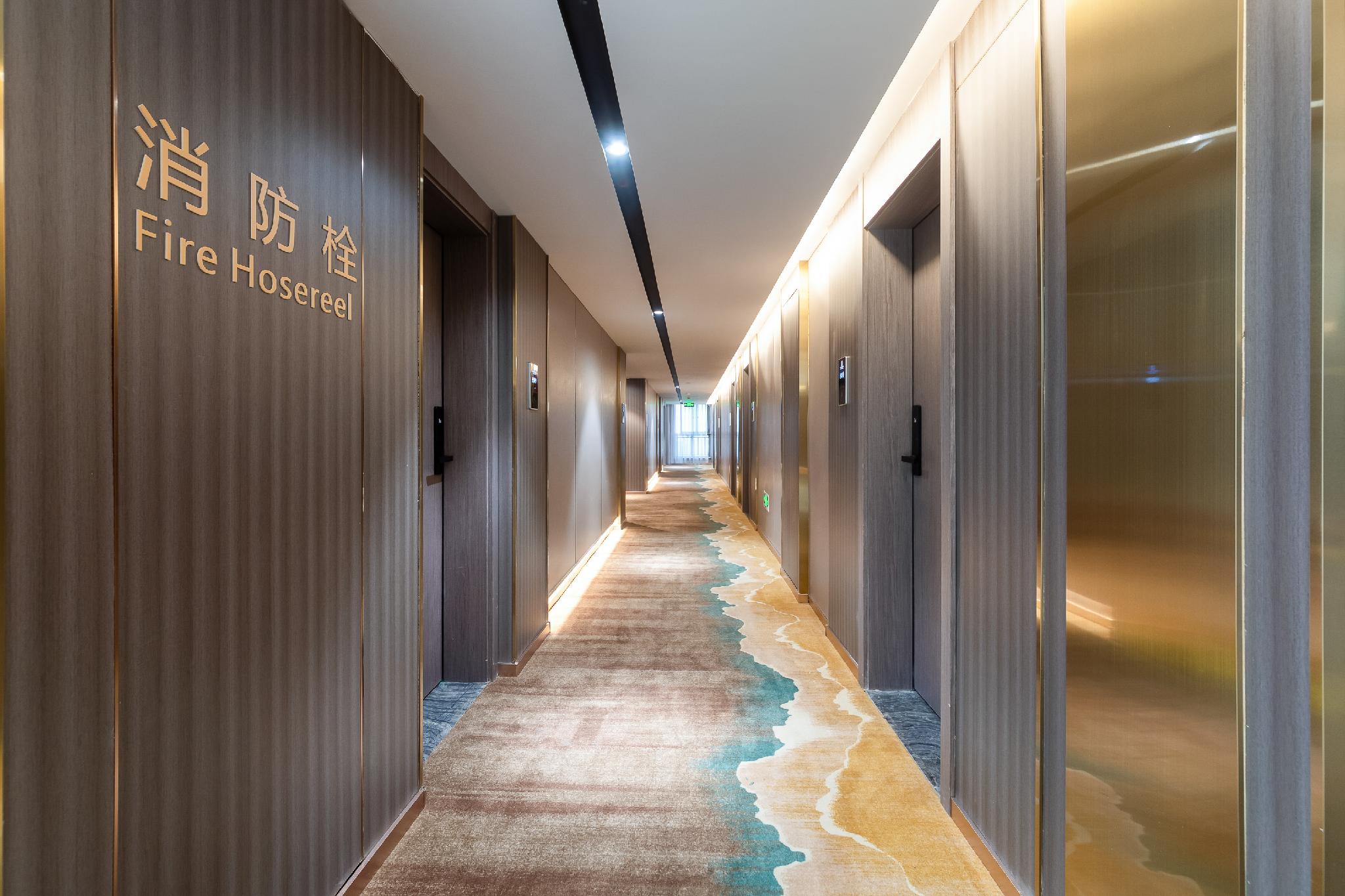 Rezen Holiday S Hotel (Chengdu South Railway Station) 9/18