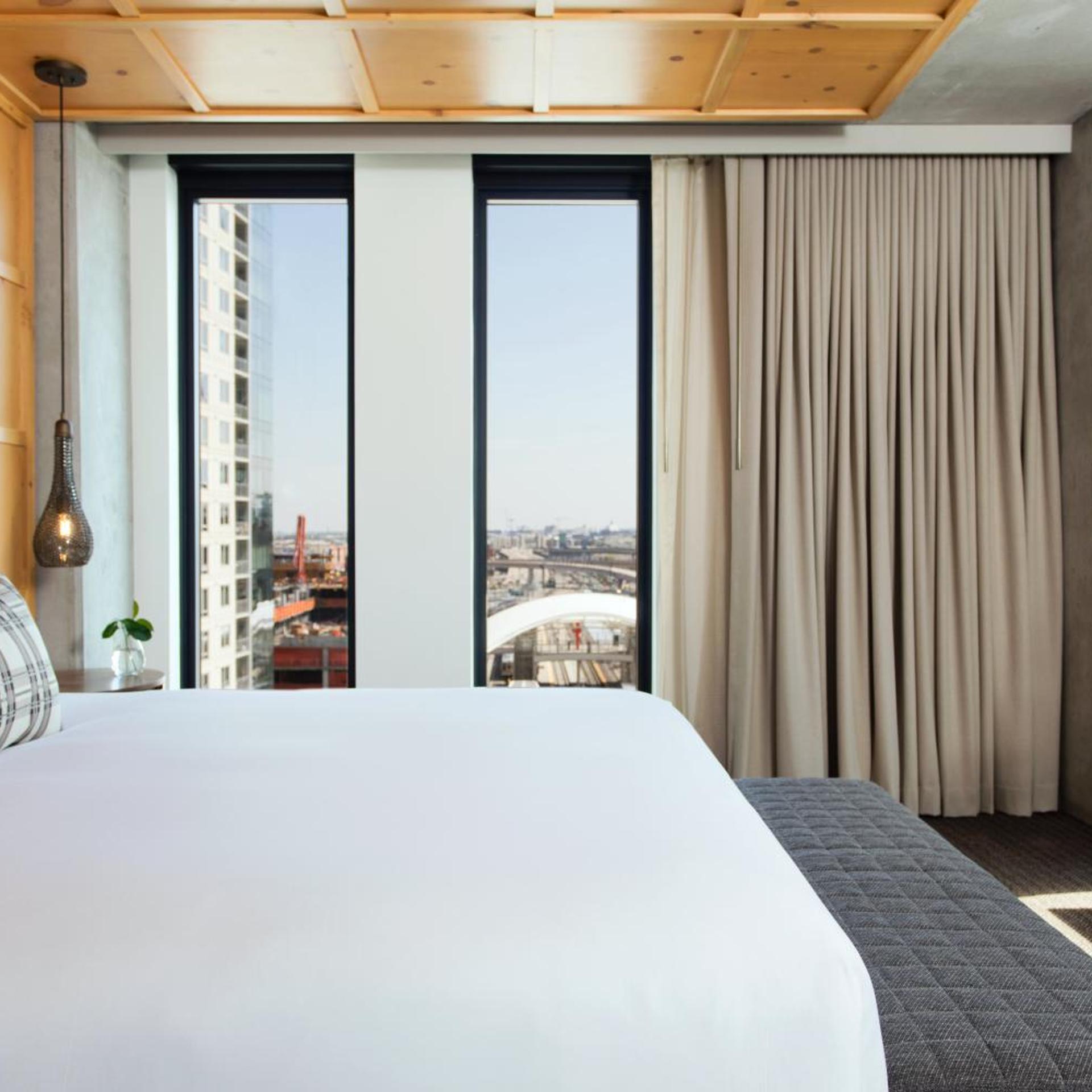 Essential, King Bed, Station View 2/7